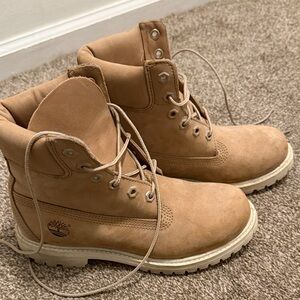 Timberland Classic Brown Lace-Up Boots